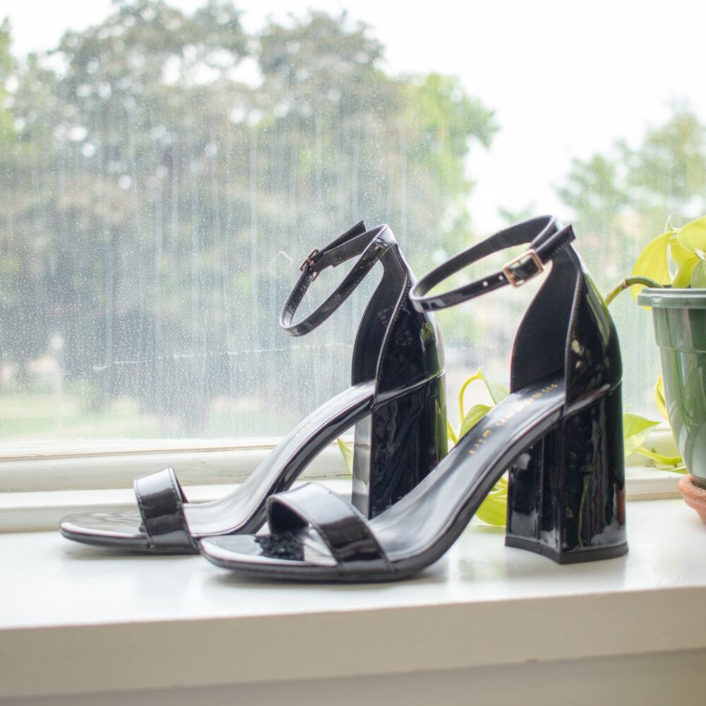 Madden Girl Women's Black Gloss Block Heel Open Toe Sandals Size 7M - Picture 4 of 7